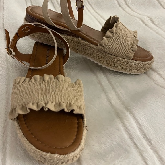 Adorable size 10 sandals. Like new! Only worn once - Picture 2 of 2